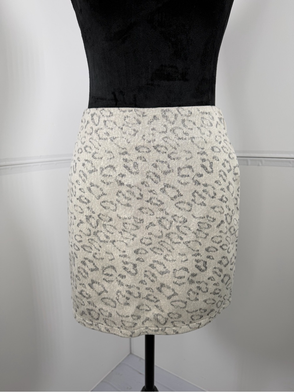 NWT Le Lis Leopard Print Mini Skirt Size Small
